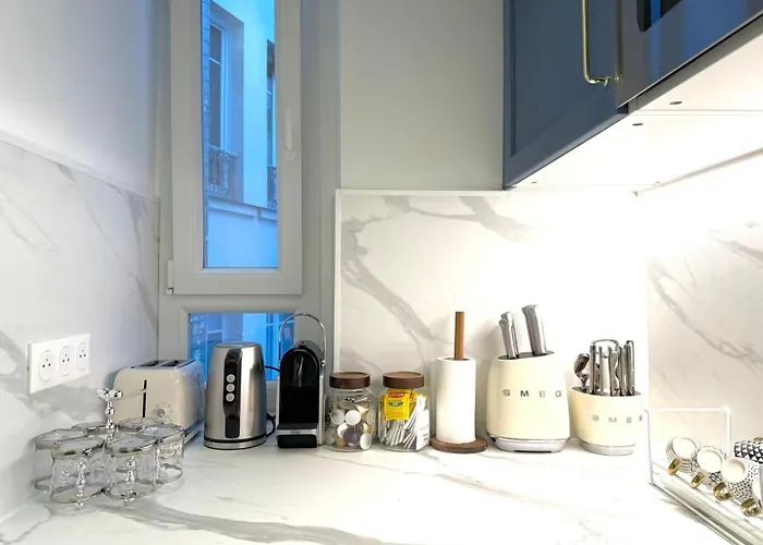 Modern Haussmann-style Parisian -6p * Párizs