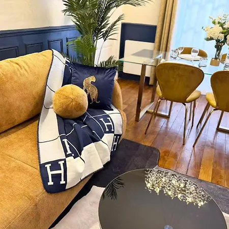 Modern Haussmann-style Parisian -6p 아파트 파리