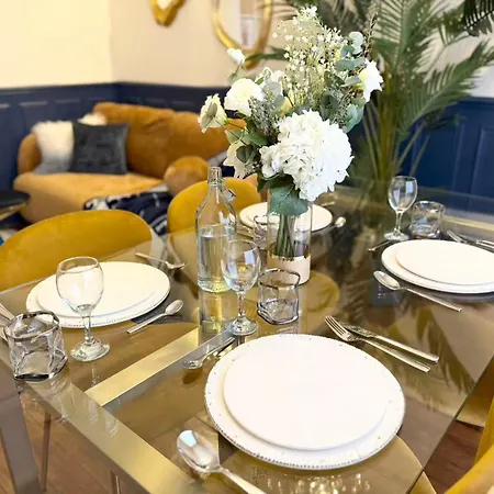 Modern Haussmann-style Parisian -6p アパート