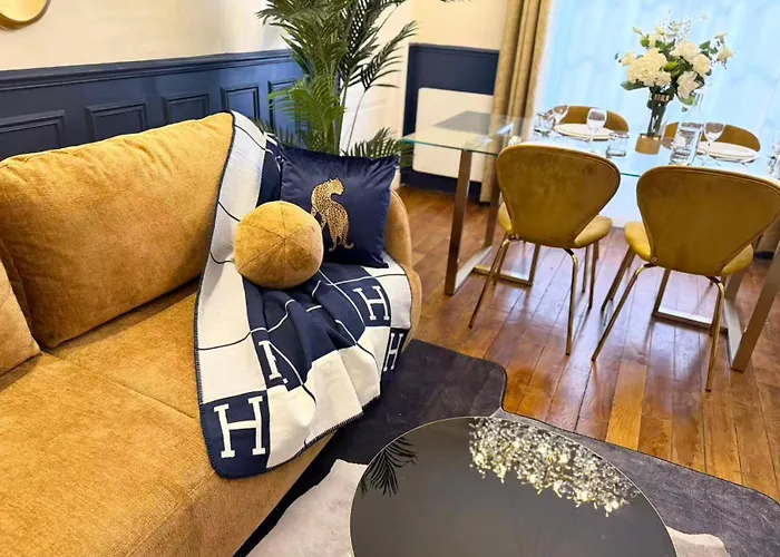 Modern Haussmann-style Parisian -6p Daire Paris